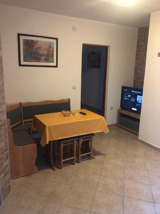 Miro Apartmani Ražanac Exterior foto