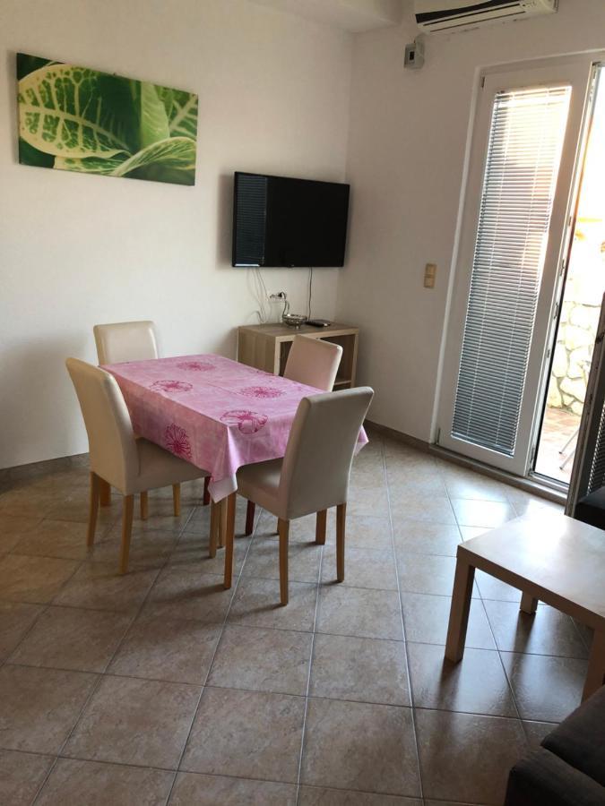 Miro Apartmani Ražanac Exterior foto