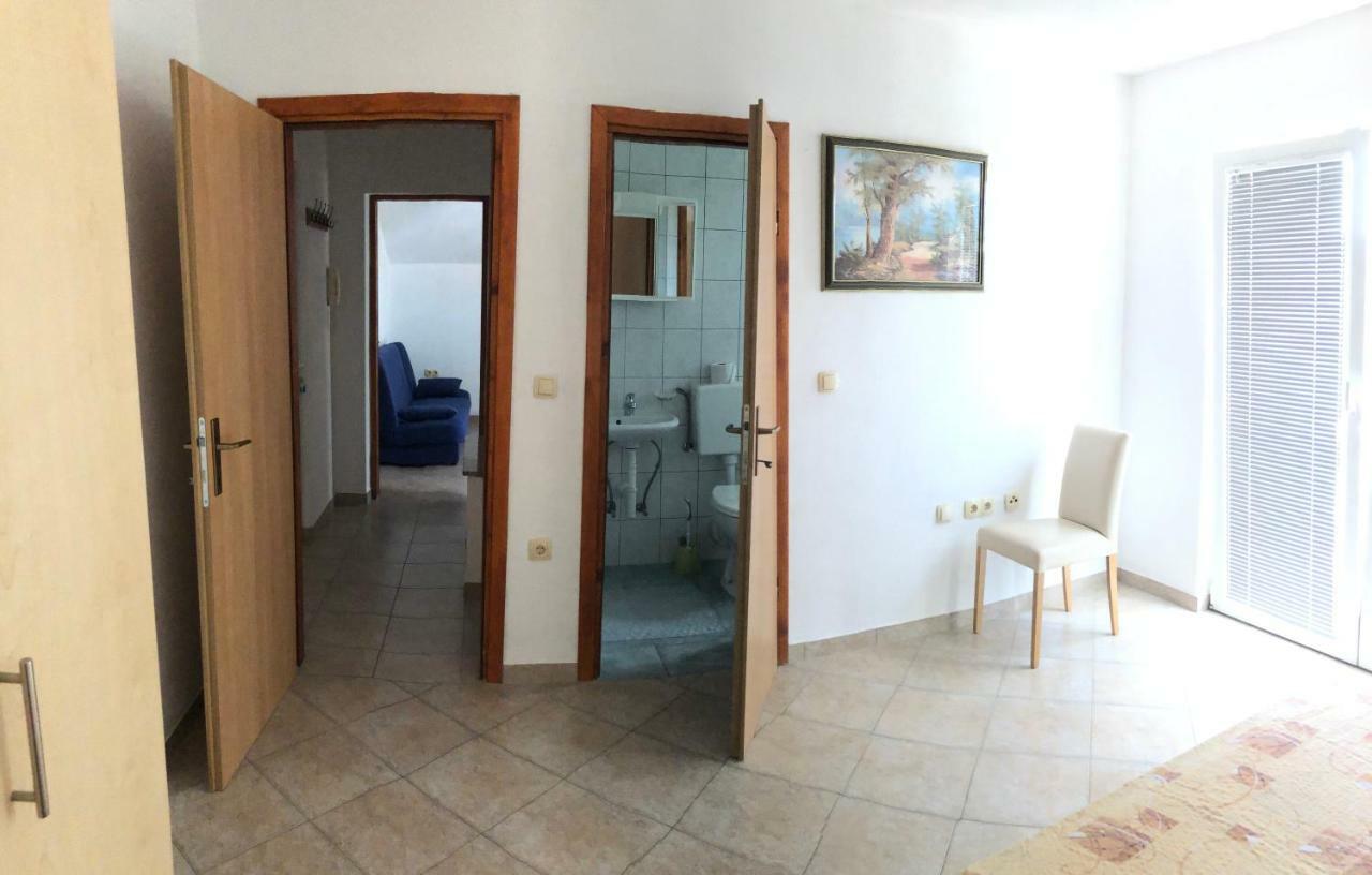 Miro Apartmani Ražanac Exterior foto